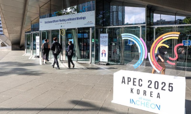 Los reporteros honorarios de Korea.net visitan reuniones previas a la cumbre del APEC en Incheon