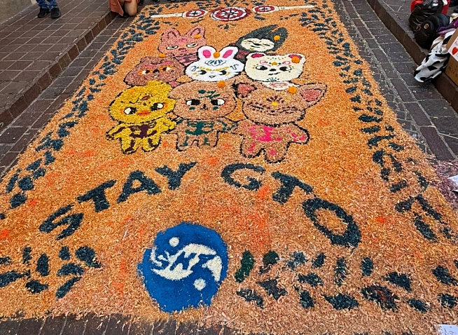 El tapete que unió a Stray Kids con el Día de Muertos en Guanajuato