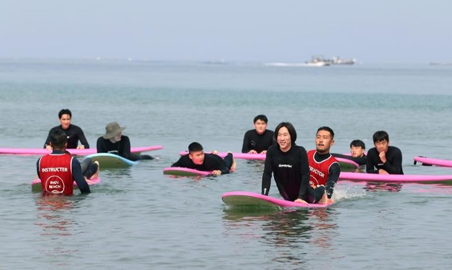 [Encantos ocultos de Corea: Yangyang] Las playas del noreste perfectas para surfear en otoño