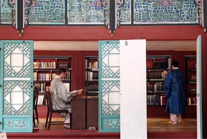 Leyendo en la biblioteca del rey