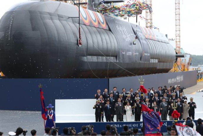 Ceremonia de botadura de un nuevo submarino militar