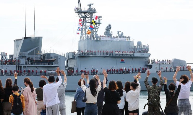 Despidiendo a la unidad Cheonghae desplegada al golfo de Adén