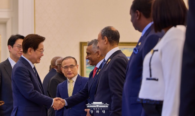 El presidente Lee sella una alianza estratégica con África
