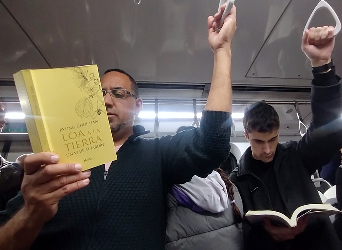 Libros de autores coreanos en el ‘Vagón de lectores’