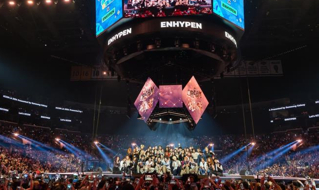 El KCON LA 2024 atrae a 120.000 fanáticos del K-pop en Los Ángeles