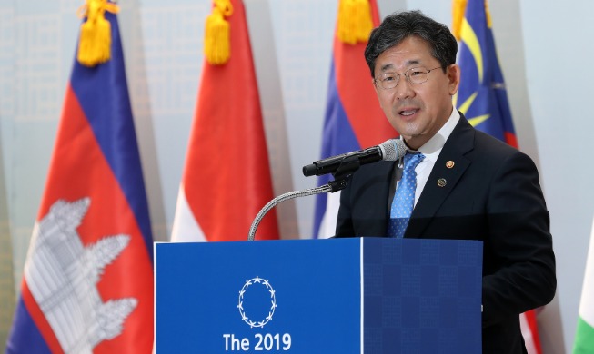 El ministro de cultura destaca la cooperación cultural con la ASEAN