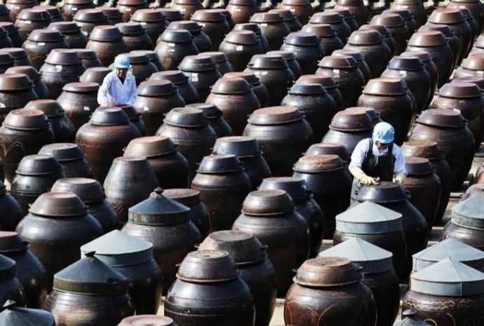 Jardín de tinajas de barro