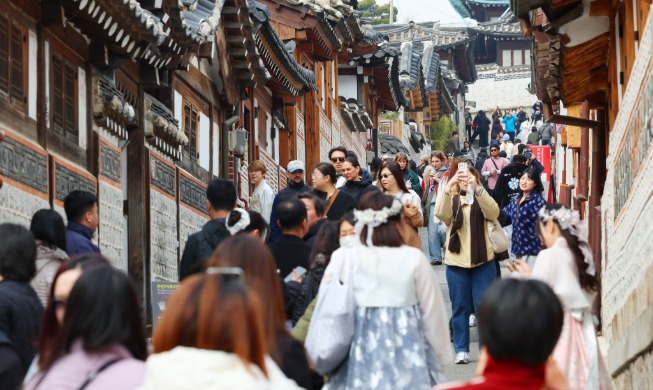 El número de visitantes extranjeros alcanza un récord de 6,77 millones entre enero y abril
