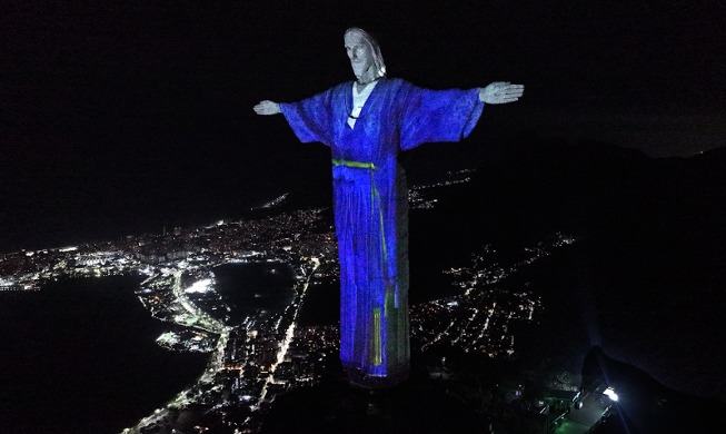 La estatua del Cristo Redentor de Brasil luce un hanbok