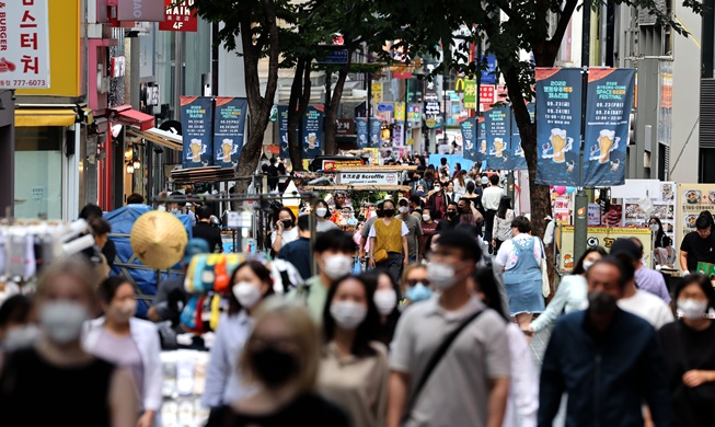 El Gobierno abolirá por completo el uso de mascarillas en exteriores a partir de la próxima semana