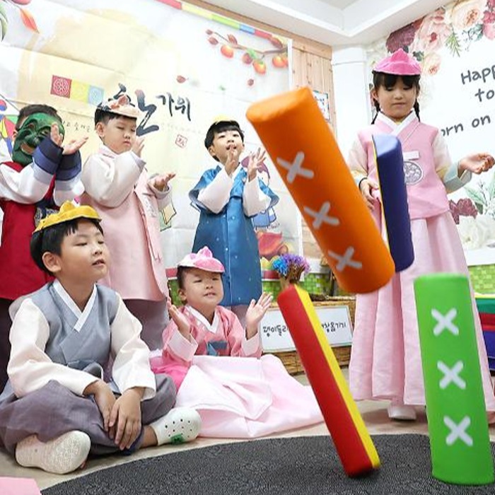 Disfrutando de los juegos tradicionales coreanos en vísperas del Chuseok