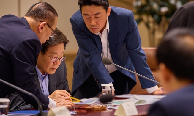 El presidente Lee insta a realizar esfuerzos para restaurar las relaciones intercoreanas