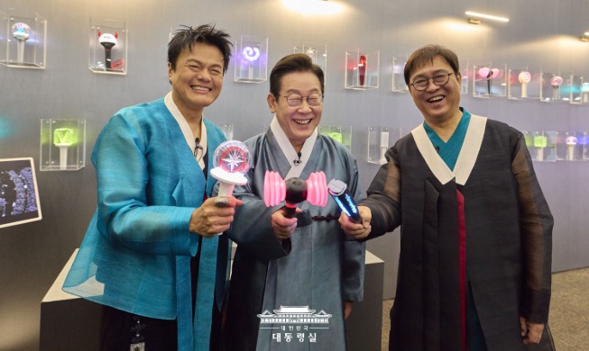 Lee acuña el término 'soberanía de los fans' al lanzar un comité presidencial de la cultura pop