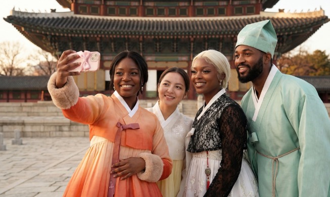 El 36,9 por ciento de los trabajadores extranjeros gana más de 2.035 dólares al mes