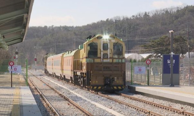 Una línea ferroviaria suburbana reanuda sus operaciones tras casi 21 años de suspensión