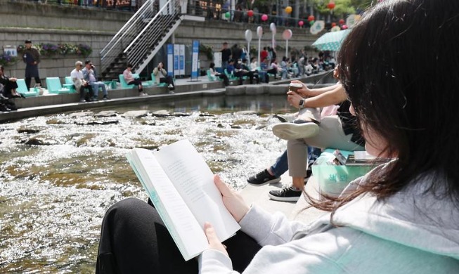 Los peces autóctonos en el arroyo Cheonggyecheon confirman la buena calidad del agua