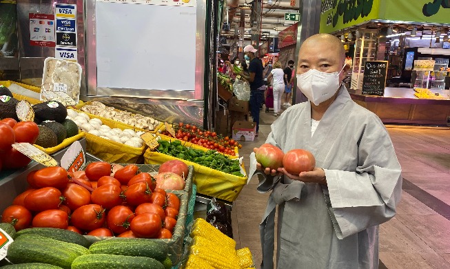 La monja coreana Jeong Kwan visita Madrid y enseña la filosofía y valores de la gastronomía budista