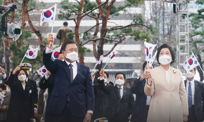 Presidente Moon: 'Corea del Sur está lista para dialogar con Japón en cualquier momento'