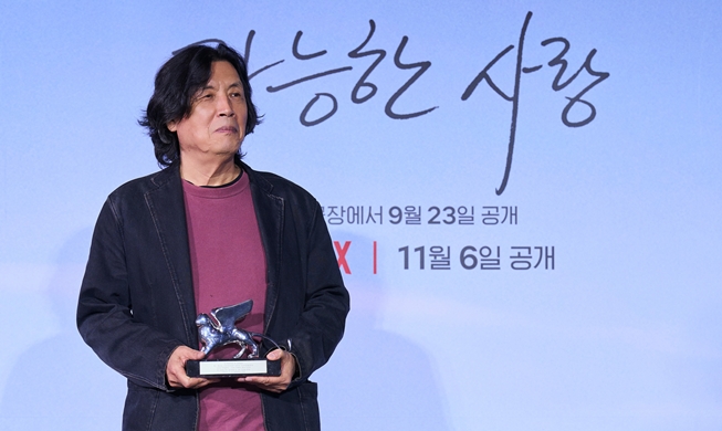 Lee Chang-dong presenta 'Un amor posible' tras su éxito en el Festival Internacional de Cine de Venecia