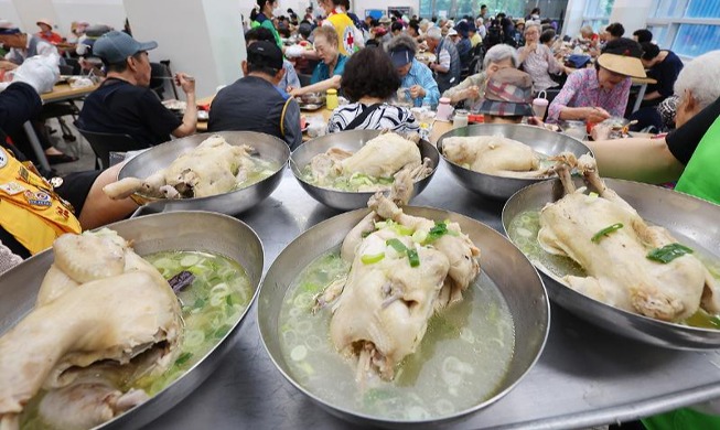 Compartiendo comida en un día caluroso