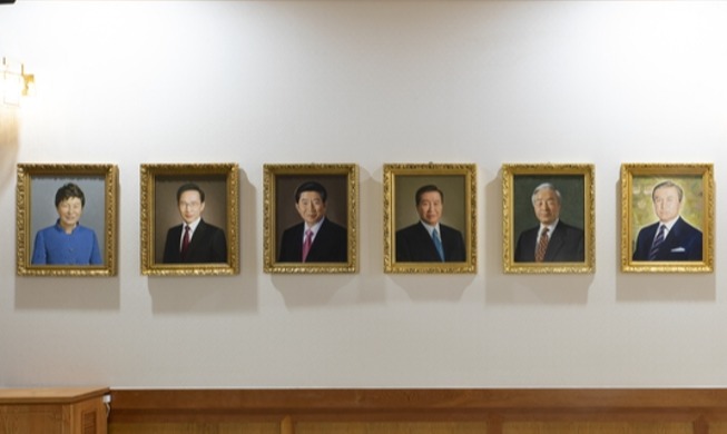 Se celebra una exposición de registros históricos del antiguo recinto presidencial Cheong Wa Dae en los Archivos Presidenciales