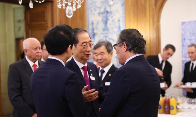 El primer ministro se reúne con funcionarios de 50 países en París para promover la candidatura de Busan a la Expo Mundial