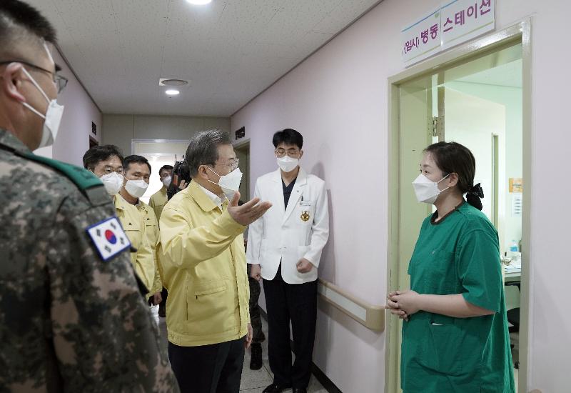 20200303_President Moon at Daegu Medical Center