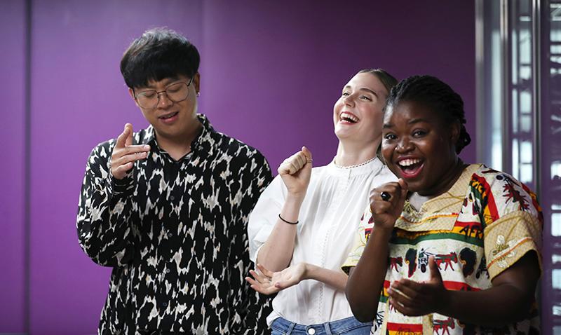 El 10 de julio, tres concursantes en el programa de televisión 