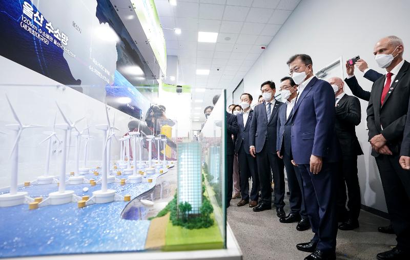 Ulsan wind floating power generation complex ceremony (President Moon Jae-in)