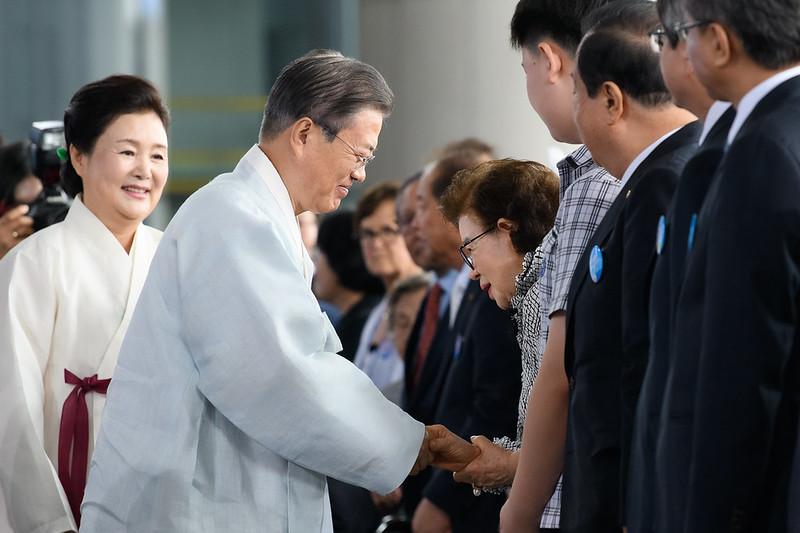 La actividad principal alrededor de Gwangbokjeol es una ceremonia oficial con la asistencia del presidente de la República de Corea | Ministerio de Cultura, Deportes, y Turismo en Flickr 