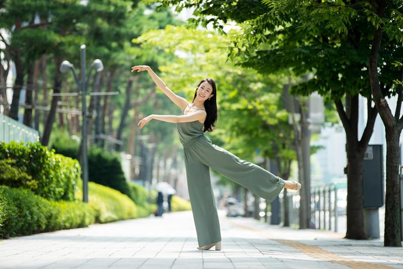La bailarina Park Sae-eun posa el 22 de julio para una foto después de la entrevista con Korea.net en el distrito Songpa-gu de Seúl. Park es la primera bailarina asiática en ser promovida a 