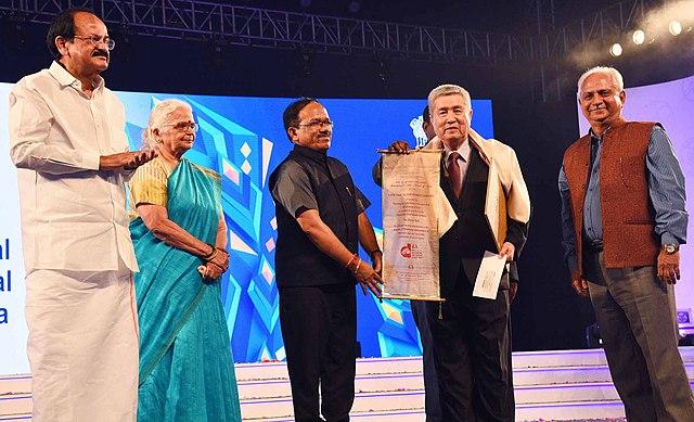 Im Kwon Taek recibe el premio Life Time Achievement Award en la inauguración del 47 ° Festival Internacional de Cine de la India. | Wikimedia commons