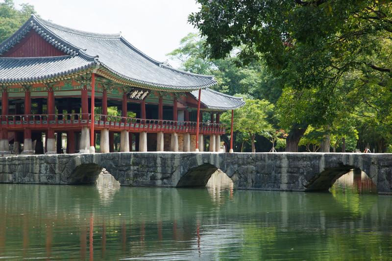 Gwanghalluwon fue construido en 1419 durante el reinado del Rey Sejong de Joseon, cuya finalidad era representar los cuerpos celestes y el universo donde se expresa la visión de los dioses y del universo. | Administración del Patrimonio Cultural