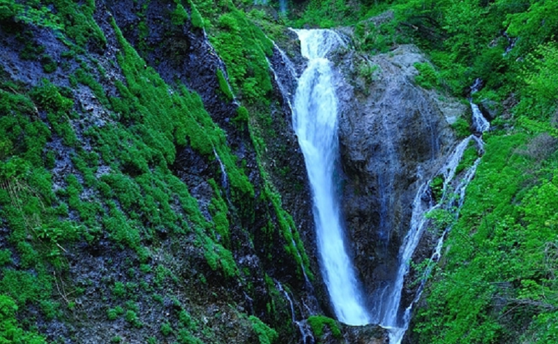Entre algunos de sus sitios turísticos se puede disfrutar del Geoparque Nacional en el que se encuentran las Cataratas de Bongnae. 