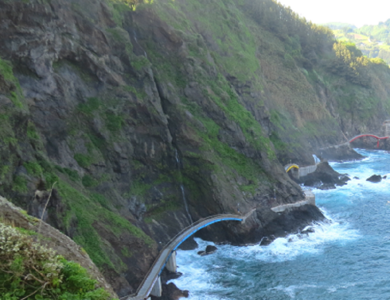 Es una isla perfecta para practicar algunos deportes como senderismo, escalada, pesca, entre otras actividades, siempre bajo el estricto cuidado de la naturaleza