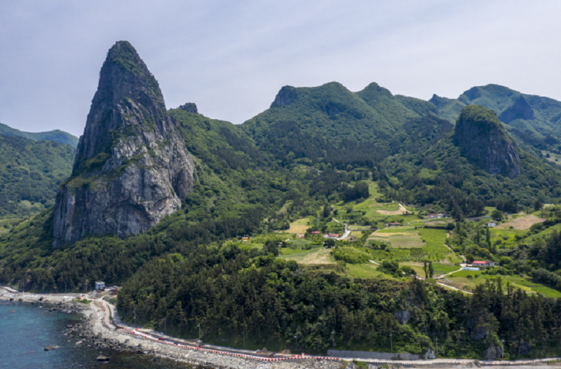 En la isla de Ulleungdo, quizás el visitante pueda descubrir alguna maravillosa cueva o los restos de algún naufragio pirata.