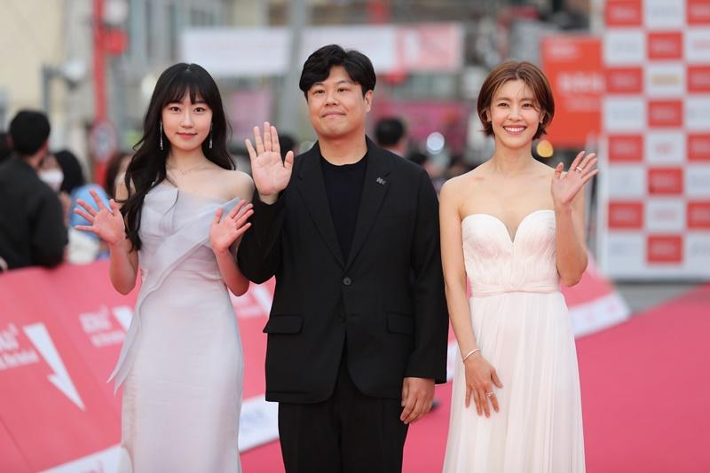 Antes de la ceremonia de apertura el 28 de abril del Festival Internacional de Cine de Jeonju, en el Jeonju Dome en el distrito de Wansan-gu de la ciudad homónima, Cha Bong-ju, el director de 