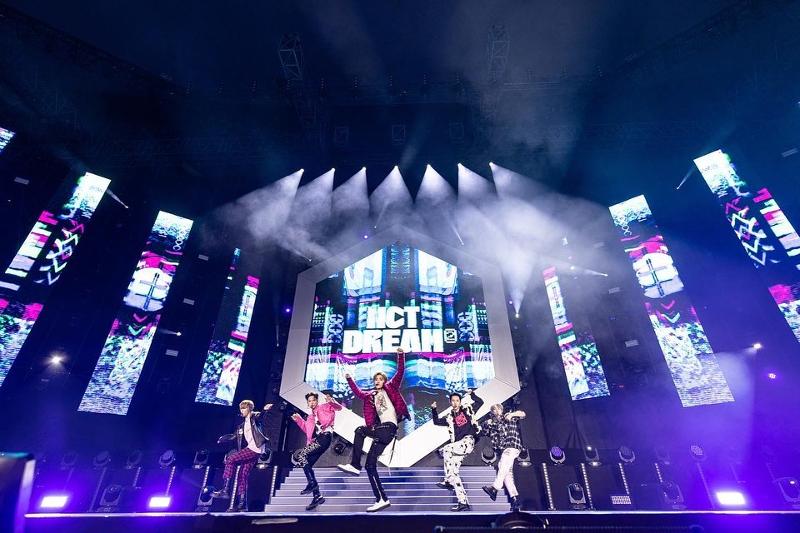 El grupo de K-pop NCT Dream se presenta el 14 de mayo en el concierto 'KPOP.FLEX' en el Deutsche Bank Park en Fráncfort, Alemania.