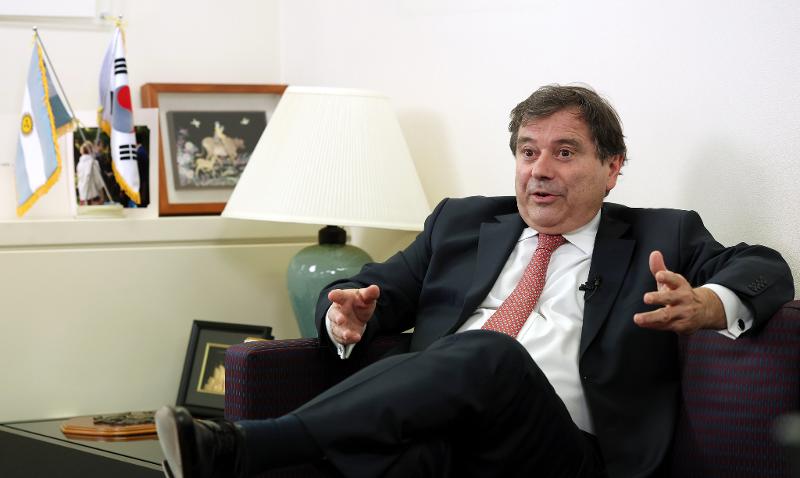▲El embajador argentino en Corea, Alfredo Carlos Bascou, mantuvo una entrevista con Korea.net el 17 de mayo en su embajada en el distrito de Yongsan-gu en Seúl.