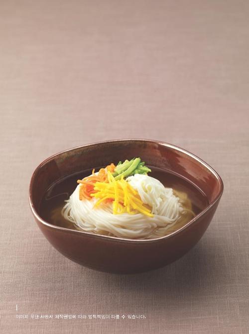 Janchi guksu o fideos de fiesta | Museo Folclórico Nacional de Corea