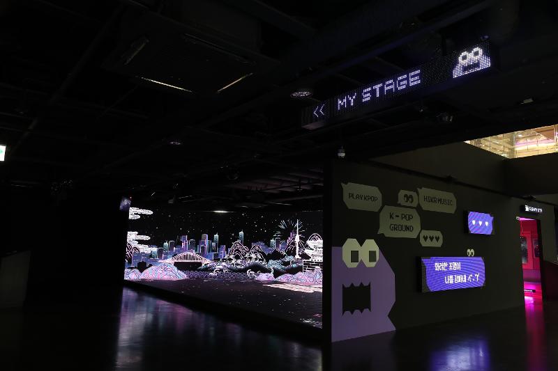 'My Stage', ubidado en 'K-Pop Ground' en el segundo piso de HiKR Ground, es un espacio donde los visitantes pueden planificar y grabar sus propios videos musicales.