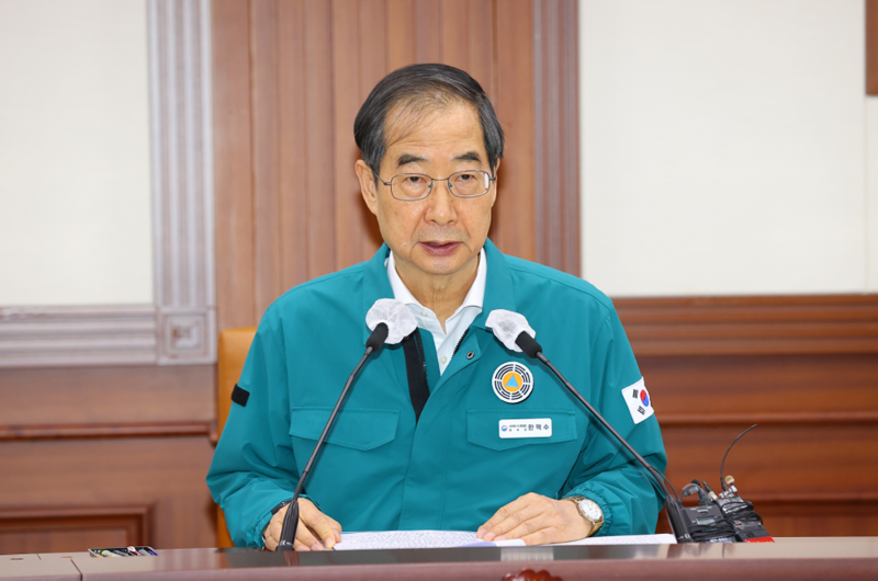 El primer ministro, Han Duck-soo, preside, el 23 de septiembre, una reunión de la Sede Central de Contramedidas de Seguridad y Desastres en el Complejo gubernamental de Seúl. | Oficina del Primer Ministro 
