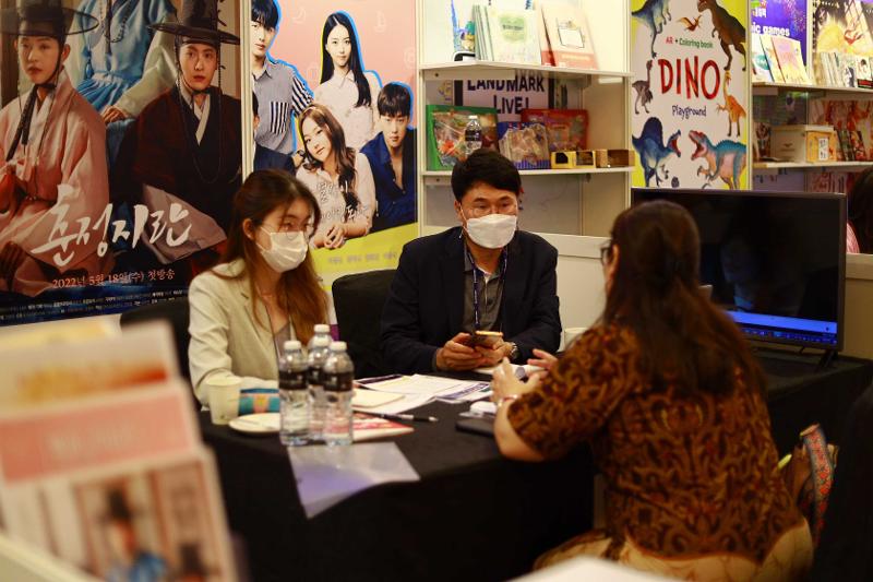 La foto muestra una escena de 'K-Content Expo en Singapur