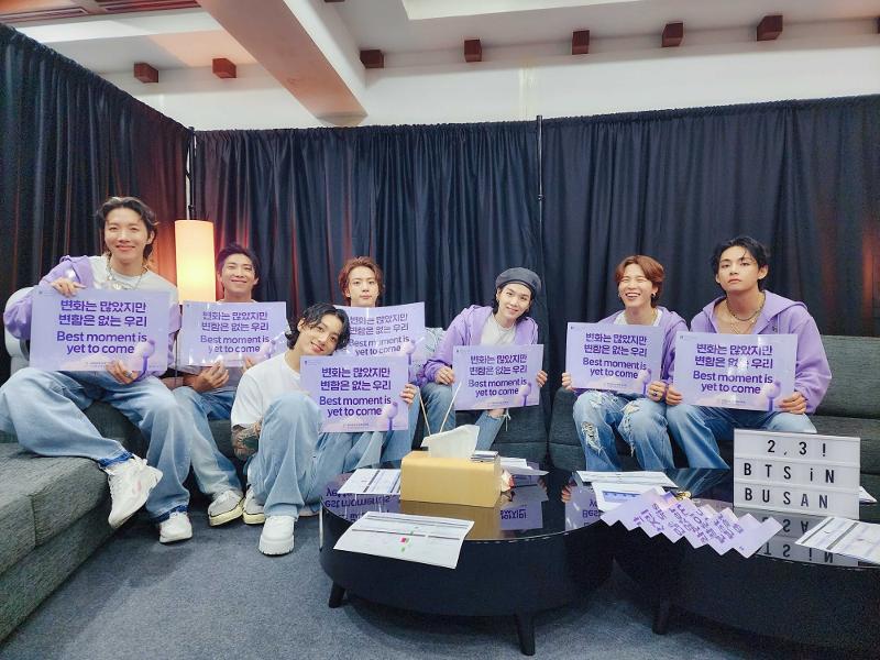 El 15 de octubre a las 6 p.m. BTS celebró el concierto 'Yet To Come in BUSAN' para promover la candidatura de la ciudad para albergar la Exposición Universal de 2030. El concierto se llevó a cabo en el Estadio Principal Asiad de la ciudad. | Twitter oficial de BTS