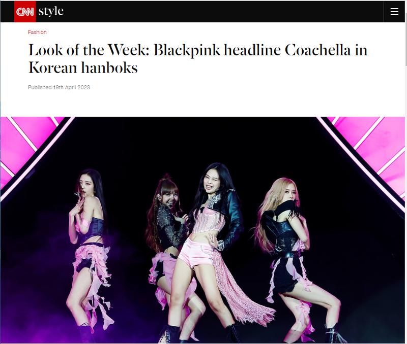 El 19 de abril, la CNN cubrió a BLACKPINK vestida con el hanbok mientras el grupo encabezaba, el 15 de abril, el Festival de Música y Artes del Valle de Coachella en Indio, California. | Captura de pantalla del sitio web de la CNN