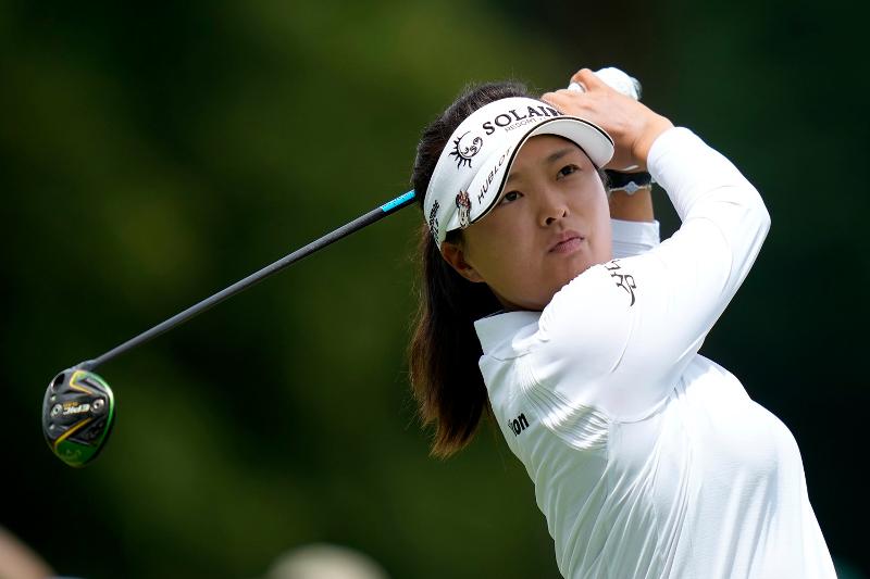 La golfista surcoreana Ko Jin-young ejecuta el 25 de junio (hora local) un golpe de salida en el séptimo hoyo durante la ronda final del KPMG Women's PGA Championship del circuito femenino estadounidense de golf (LPGA, por sus siglas en inglés), celebrado en el Baltusrol GC de Springfield, Nueva Jersey, Estados Unidos. | Agencia de Noticias Yonhap 