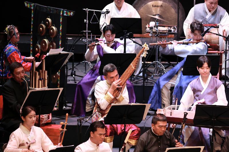 La Orquesta Tradicional Asiática toca el 17 de septiembre en la Sala 2 del Teatro de Artes del Centro Cultural de Asia (ACC, por sus siglas en inglés), ubicado en el distrito de Dong-gu, en la ciudad de Gwangju.