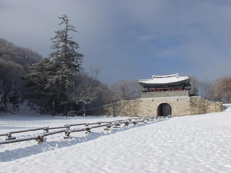La foto muestra la tercera puerta del paso de Mungyeong, conocida como 'Joryeongwan', en la ciudad de Mungyeong, en la provincia de Gyeongsangbuk-do. | Ayuntamiento de Mungyeong