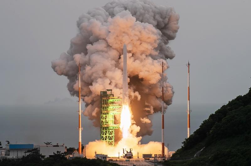 El cohete espacial Nuri (KSLV-II, por sus siglas en inglés), desarrollado con tecnología nacional, despega el 25 de mayo del Centro Espacial Naro, en el condado de Goheung-gun, en la provincia de Jeollanam-do. | Instituto de Investigación Aeroespacial de Corea