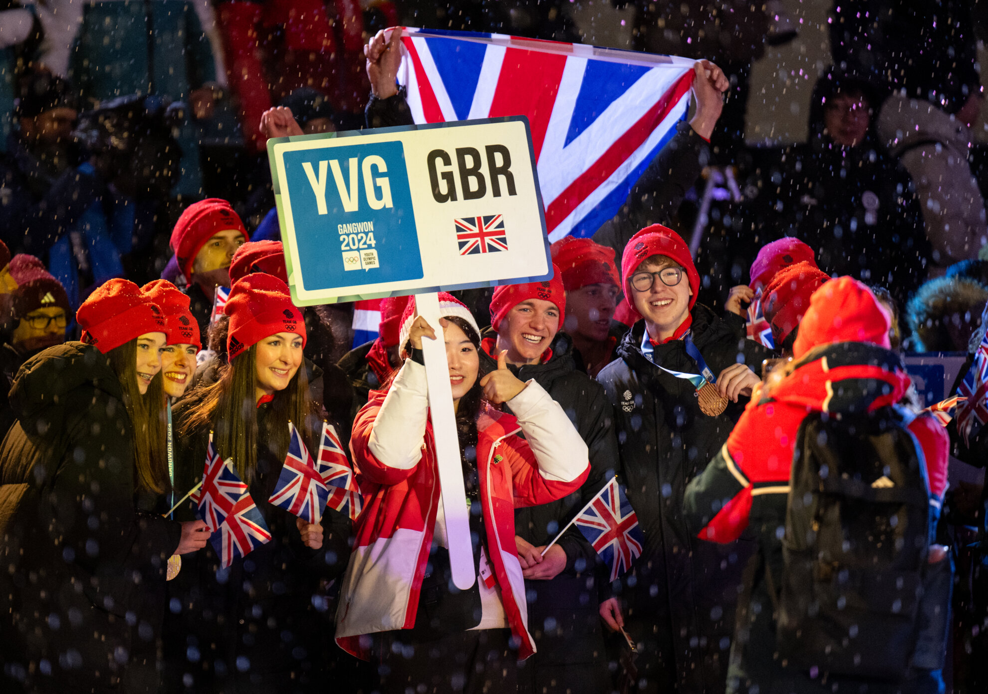  Los atletas del Reino Unido posan el 1 de febrero para una foto antes de la ceremonia de clausura de Gangwon 2024 en la villa de los atletas en Gangneung, provincia de Gangwon-do.